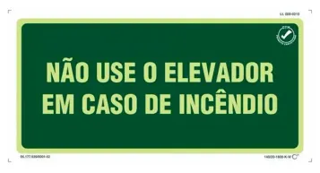 Placa de Sinalização Não use o Elevador em Caso de Incêndio Fotoluminescente 13x26 CM Certificada norma ABNT 16820 - NUE